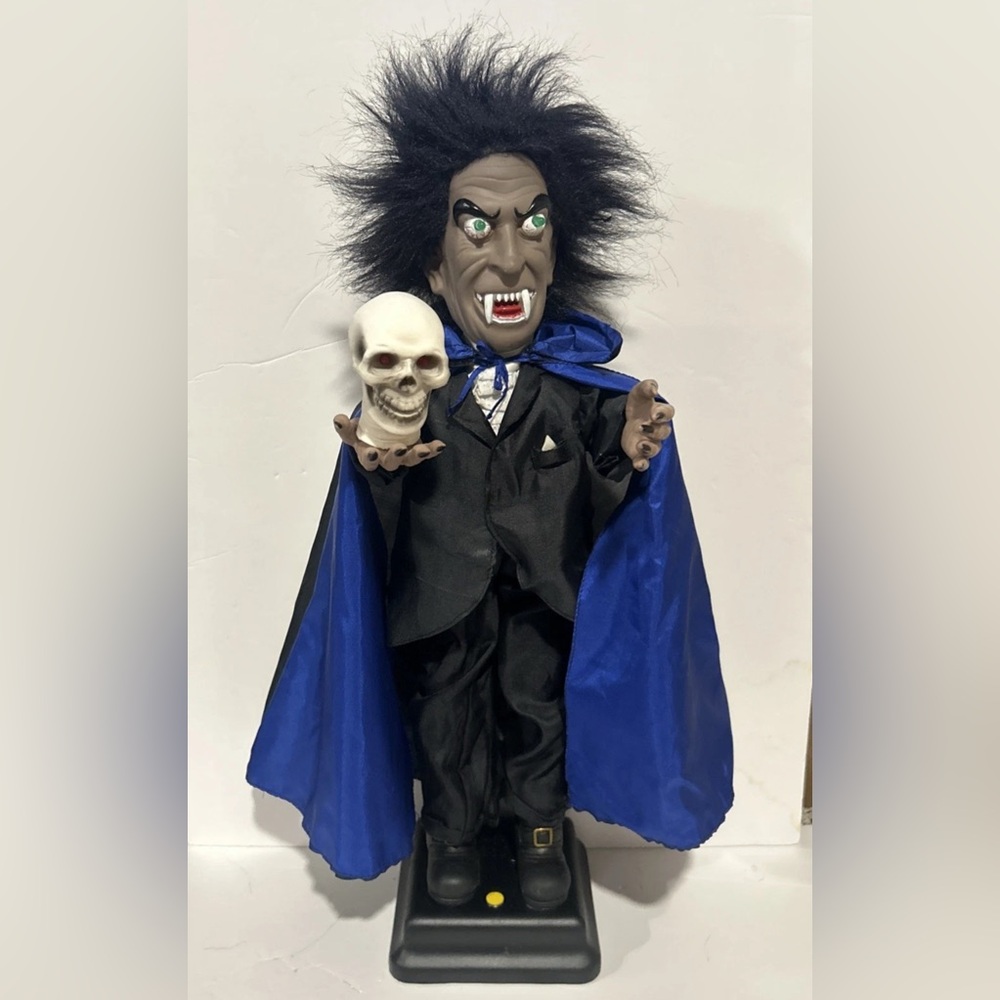 Vintage Halloween DRACULA 1995 Sunstar Animated Vampire w/ Skull- WORKS!